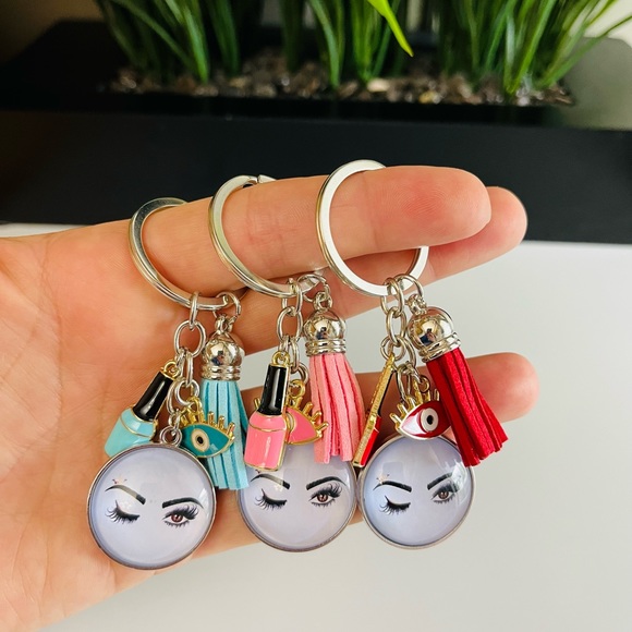 ❌❌SOLD❌❌💥Lot of 3💥Keychains tassel nail polish eye mascara makeup crown red blue - Picture 1 of 11